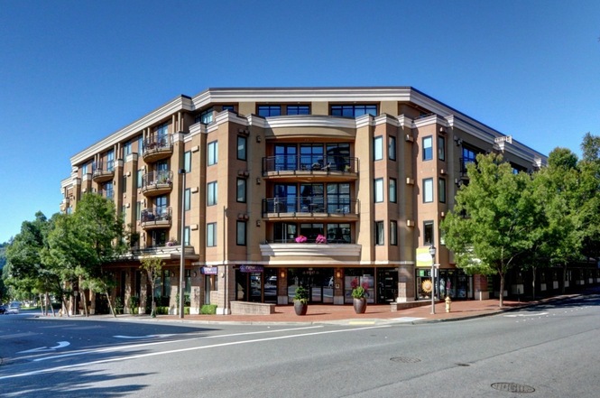 Astoria Condo in downtown Bellevue on Main Street