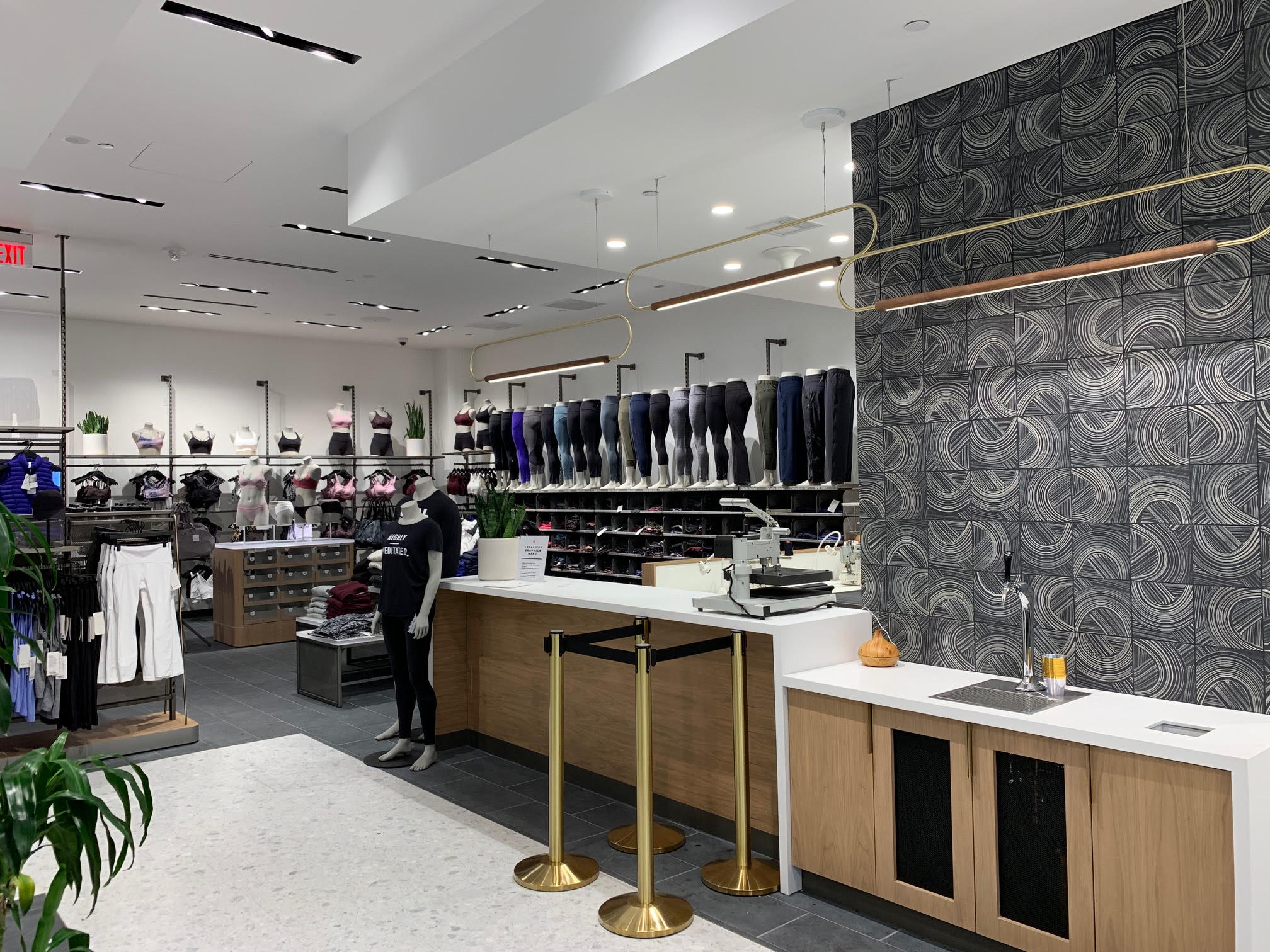 The new Lululemon boutique is now open - South Coast Plaza