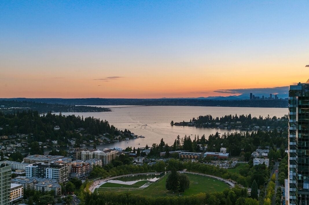 41st Story Bellevue Towers Penthouse Lists for $6.25M 41st Story Bellevue Towers Penthouse Lists for $6.25M