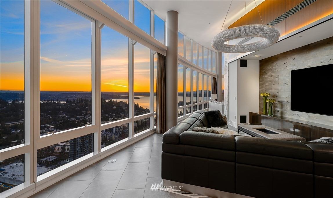 Bellevue Towers Penthouse on 43rd Floor