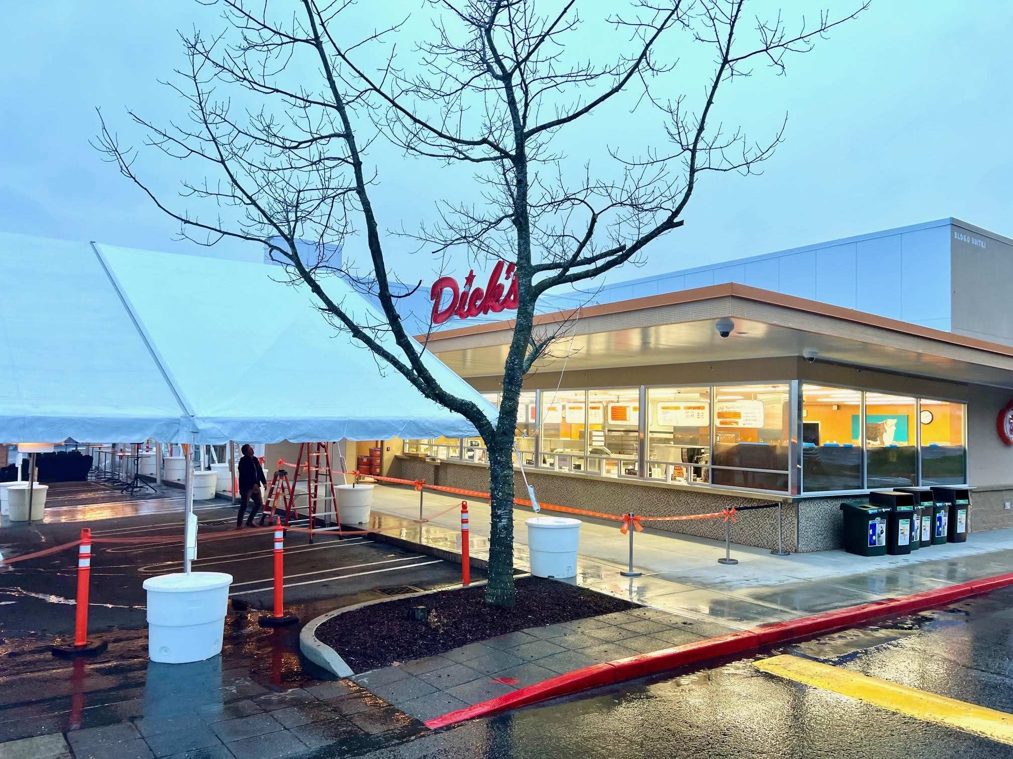 Dick's Drive-In Location in Bellevue