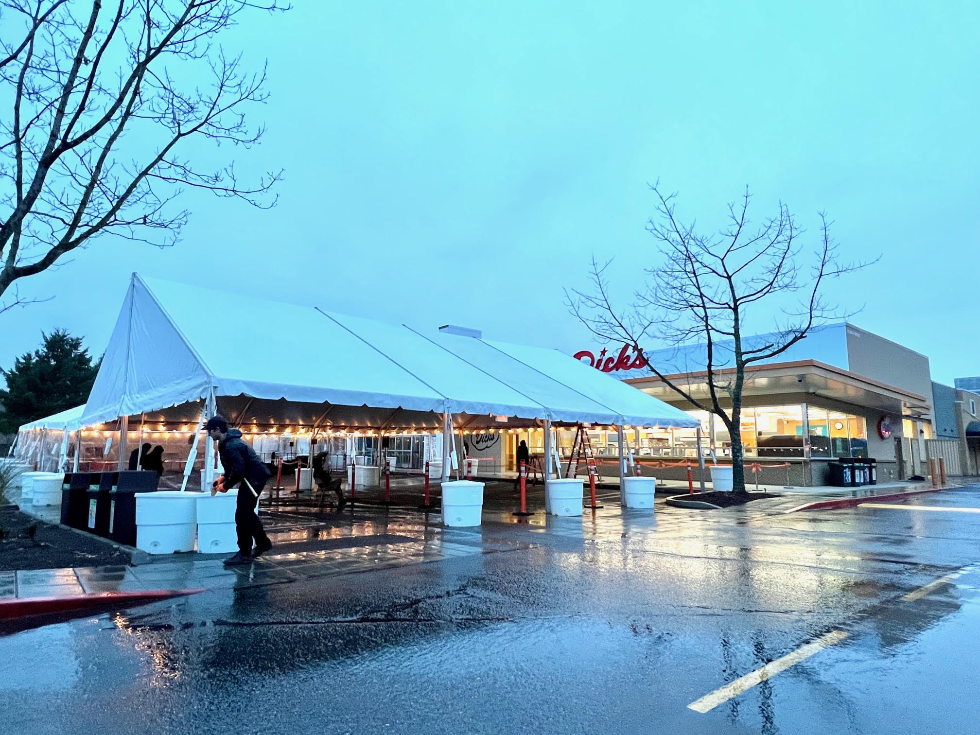 Dick's Drive-In Location in Bellevue