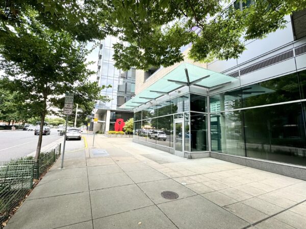 SuperKim Bellevue Closes, Transitions from Crab House to Thai Street Food
